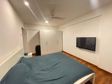 Bedroom in 2 BHK Apartment at Pascoal Square, Santacruz East – for Rent