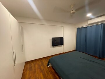 Room in 2 BHK Apartment at Pascoal Square, Santacruz East – for Rent