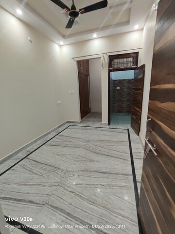 Room in 3 BHK Independent House at Jankipuram – for Sale