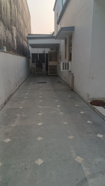 Parking in 4 BHK Independent House at Sector 48 – for Rent