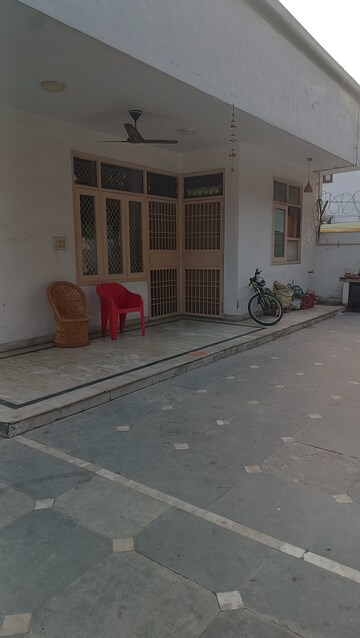 Parking in 4 BHK Independent House at Sector 48 – for Rent