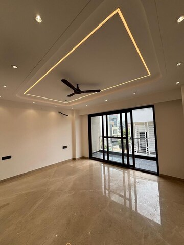 Room in 3 BHK Builder Floor at Kohli One Malibu Town, Sector 47 – for Sale
