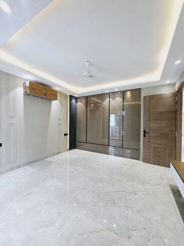 Room in 3 BHK Builder Floor at Kohli One Malibu Town, Sector 47 – for Sale