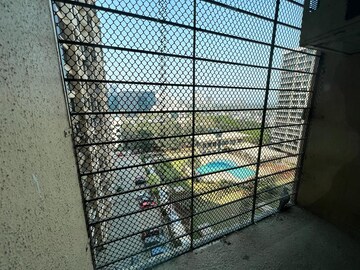 Room in 2 BHK Apartment at Mayfair Housing Hillcrest, Vikhroli West – for Rent