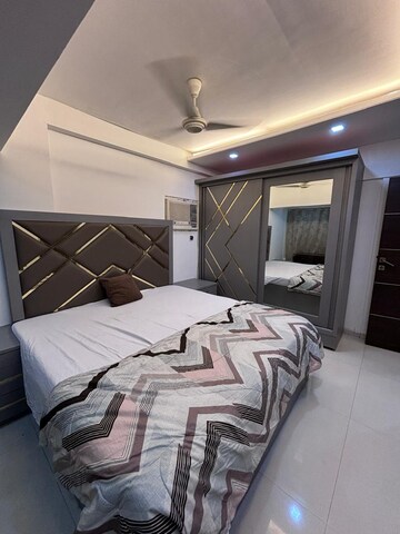 Master Bedroom in 2 BHK Apartment at Andheri West – for Rent