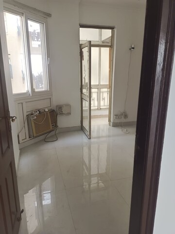 Bathroom in 1 BHK Apartment at Sector 27 – for Rent