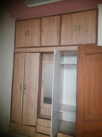 Furnished Amenities in 2 BHK Apartment at Sector 52 – for Rent