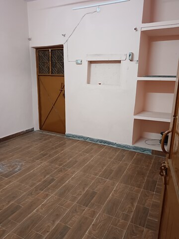 Room in 2 BHK Builder Floor at Dilshad Garden – for Rent