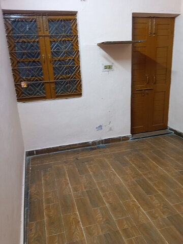 Room in 2 BHK Builder Floor at Dilshad Garden – for Rent