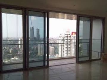 Room in 2.5 BHK Apartment at Oberoi Realty Woods, Goregaon East – for Rent