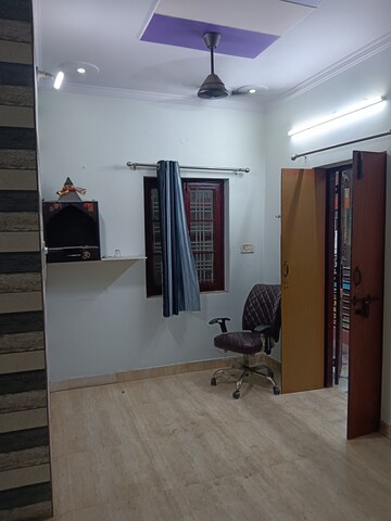 Room in 2 BHK Builder Floor at Dilshad Garden – for Rent