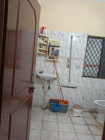 Bathroom in 1 BHK Builder Floor at Lajpat Nagar 4 – for Rent