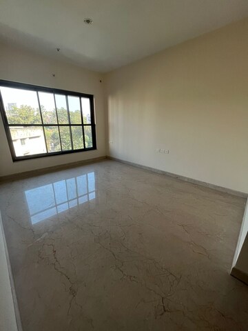 Room in 2.5 BHK Apartment at K Raheja Ascencio, Chandivali – for Rent