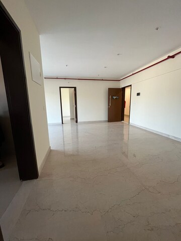 Room in 2.5 BHK Apartment at K Raheja Ascencio, Chandivali – for Rent