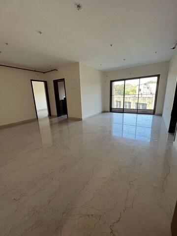 Room in 2.5 BHK Apartment at K Raheja Ascencio, Chandivali – for Rent