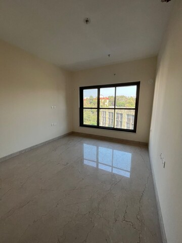 Room in 2.5 BHK Apartment at K Raheja Ascencio, Chandivali – for Rent