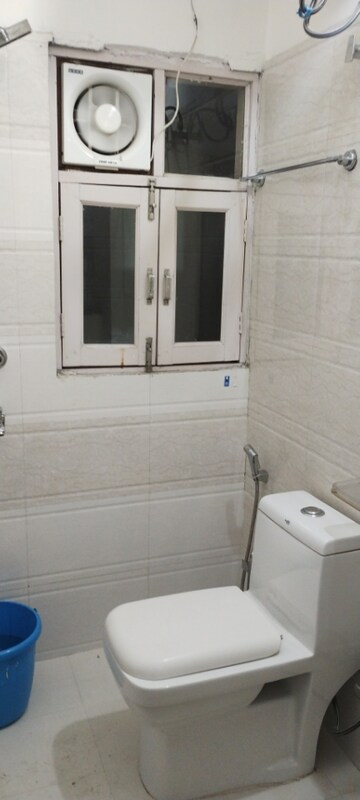 Bathroom in 1 BHK Builder Floor at Sector 54 – for Rent