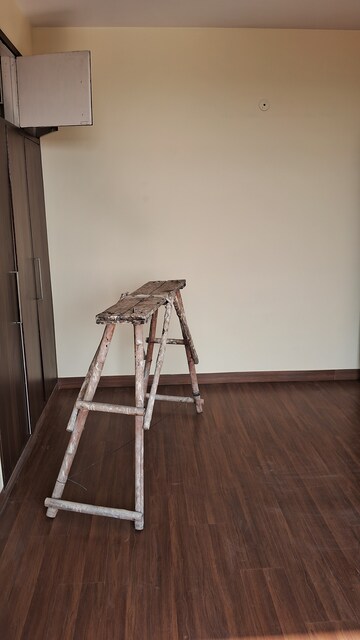 Room in 4 BHK Apartment at Sector 24 – for Sale
