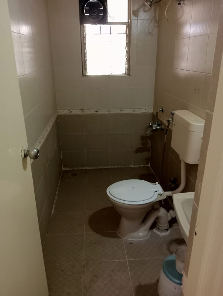 Bathroom, aditya-breeze-park 2 Bedroom 1040 Sq.Ft. Apartment In Balewadi Pune 8124755