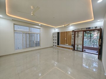 Room in 3 BHK Builder Floor at Hsr Layout – for Rent