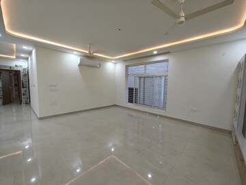 Room in 3 BHK Builder Floor at Hsr Layout – for Rent