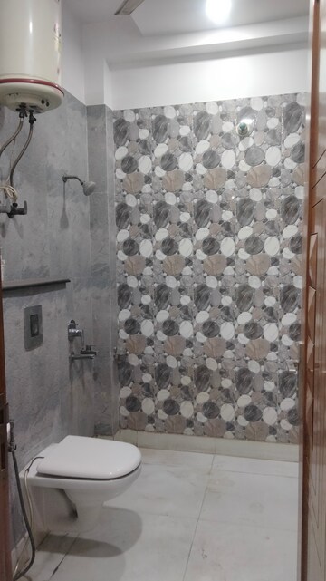 Master Bedroom in 3 BHK Builder Floor at Savita Vihar – for Rent