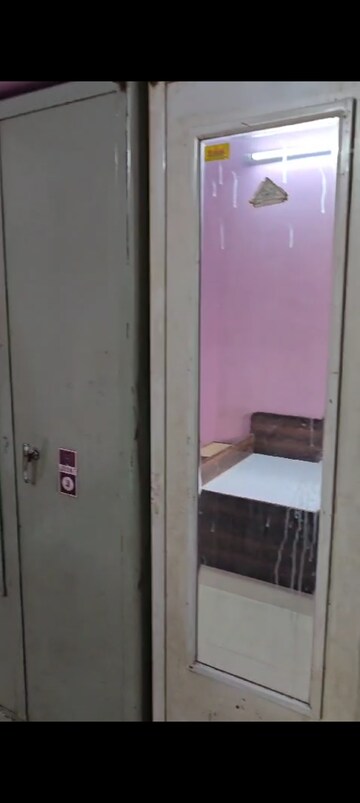 Bathroom in 1.5 BHK Apartment at Ghatkopar East – for Rent