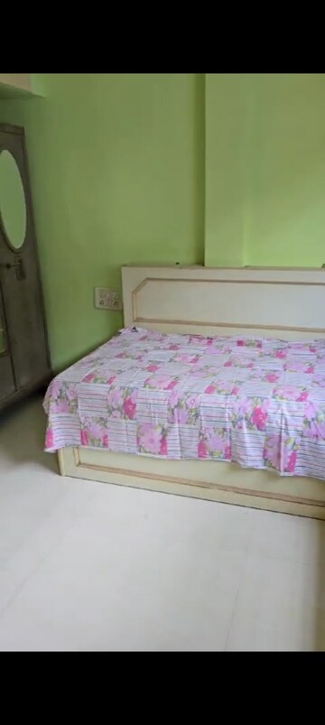 Bedroom in 1.5 BHK Apartment at Ghatkopar East – for Rent
