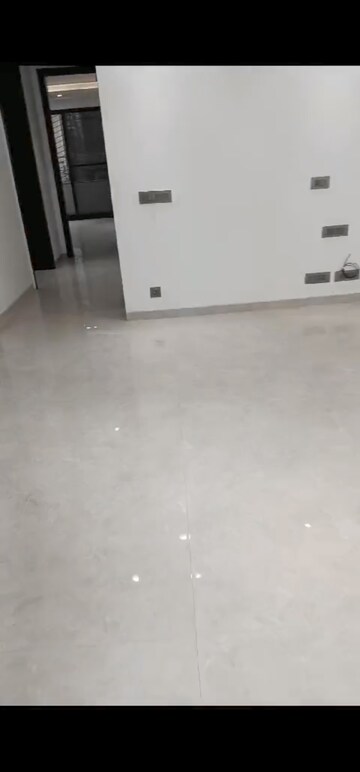 Room in 3 BHK Builder Floor at Greater Kailash I – for Rent
