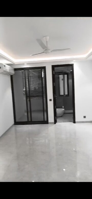 Room in 3 BHK Builder Floor at Greater Kailash I – for Rent