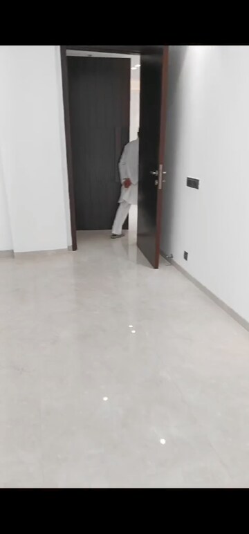 Room in 3 BHK Builder Floor at Greater Kailash I – for Rent