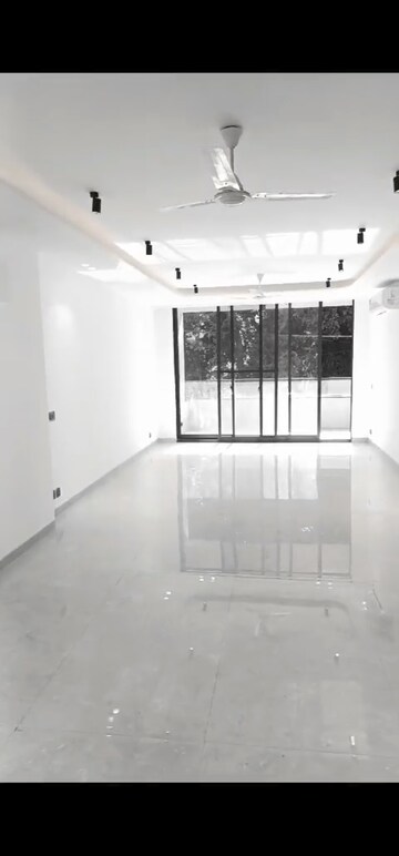 Room in 3 BHK Builder Floor at Greater Kailash I – for Rent