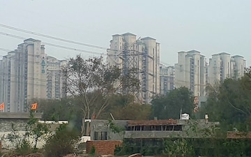 Plot For Sale in Sector 82