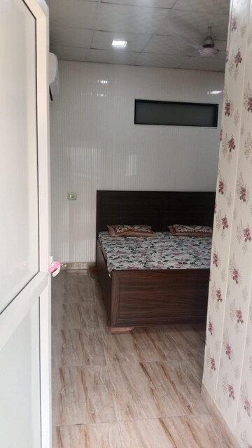 Room in 1 BHK Builder Floor at Greater Kailash I – for Rent