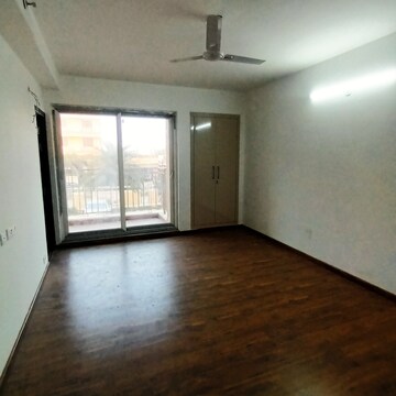 Furnished Amenities in 3 BHK Apartment at Rishita Manhattan, Gomti Nagar – for Rent