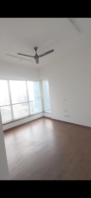 Room in 2 BHK Apartment at Sheth Montana, Mulund West – for Rent