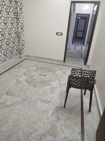 Room in 3 BHK Apartment at Paschim Vihar – for Sale
