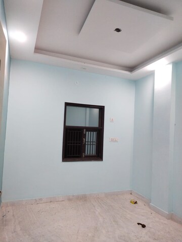 Room in 3 BHK Apartment at Paschim Vihar – for Sale