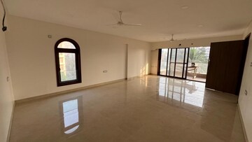 Room in 4 BHK Apartment at Diamond Garden, Chembur – for Rent