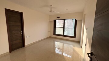 Room in 4 BHK Apartment at Diamond Garden, Chembur – for Rent