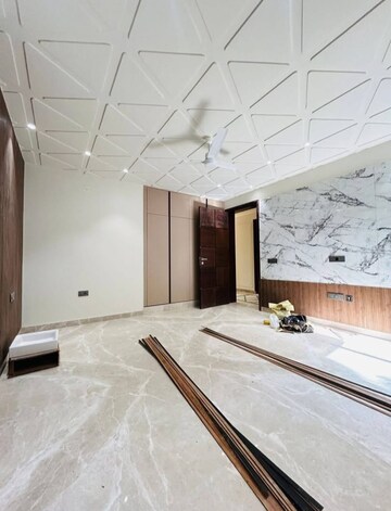 Building Lobby in 4 BHK Builder Floor at Ansal API Versalia, Sector 67a – for Sale