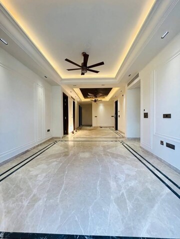 Building Lobby in 4 BHK Builder Floor at Ansal API Versalia, Sector 67a – for Sale