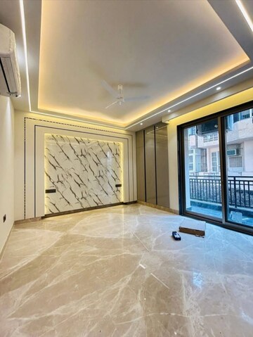 Room in 4 BHK Builder Floor at Ansal API Versalia, Sector 67a – for Sale