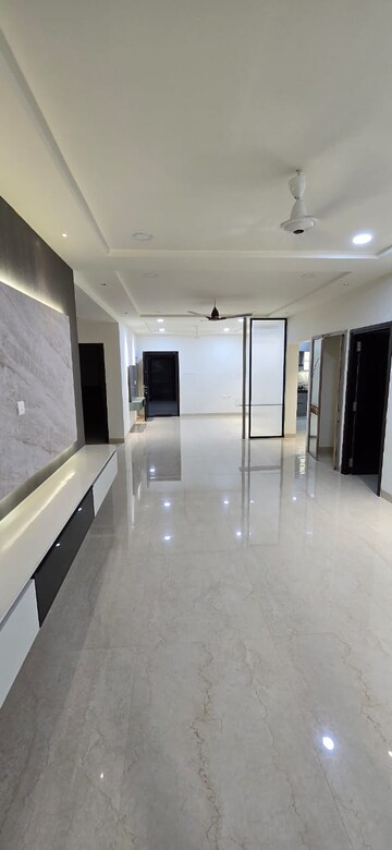 Room in 3 BHK Apartment at Niharika Skyline, Khajaguda – for Rent