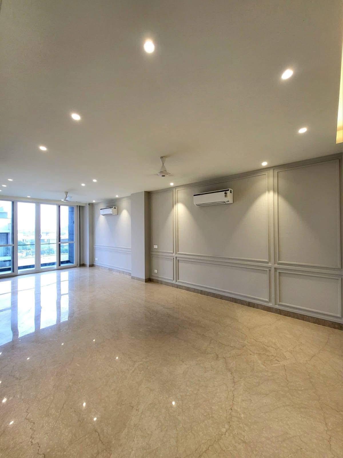 4 BHK + Pooja Room,Servant Room 270 Sq.Yd. Builder Floor in Anant Raj The Estate Floors