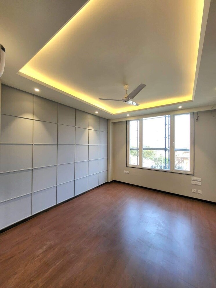 Room, anant-raj-the-estate-floors 4 Bedroom 270 Sq.Yd. Builder Floor In Sector 63a Gurgaon 8125037