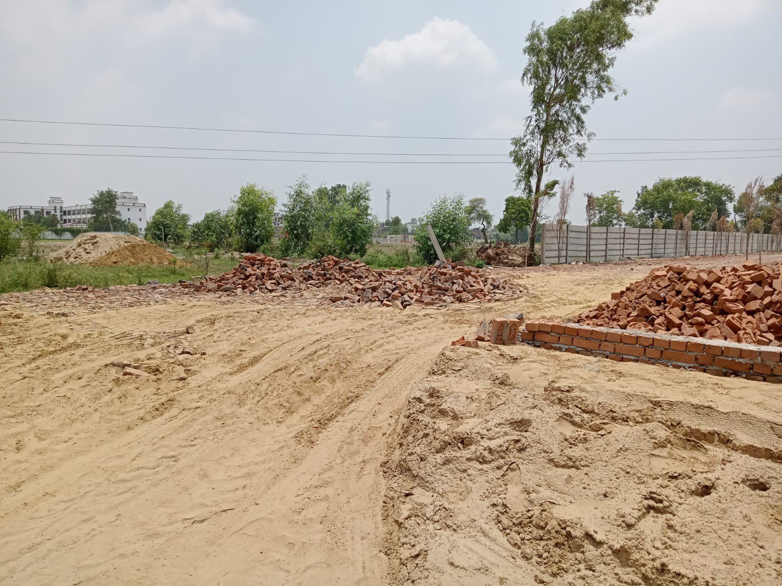 Plot For Sale in Radisson Hotel Jewar Road