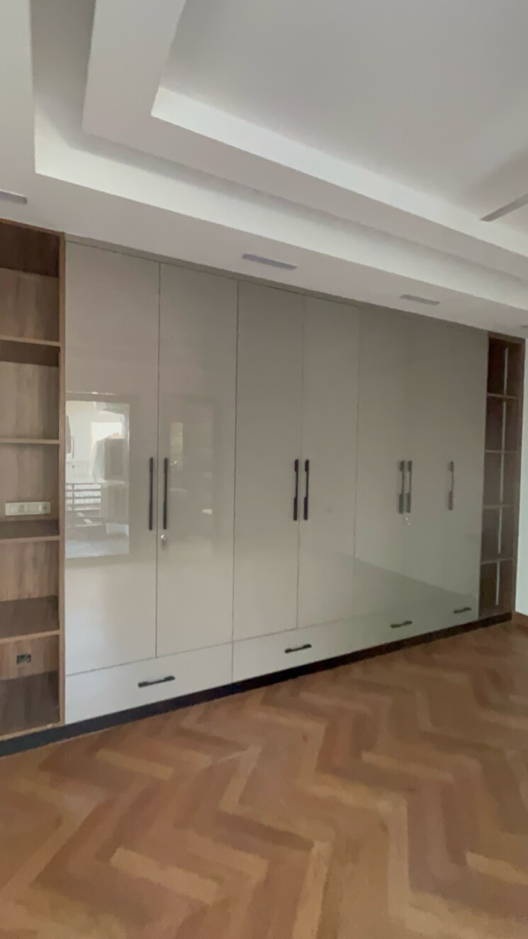 Room, sector 1 4 Bedroom 365 Sq.Yd. Builder Floor In Sector 1 Gurgaon 8125070