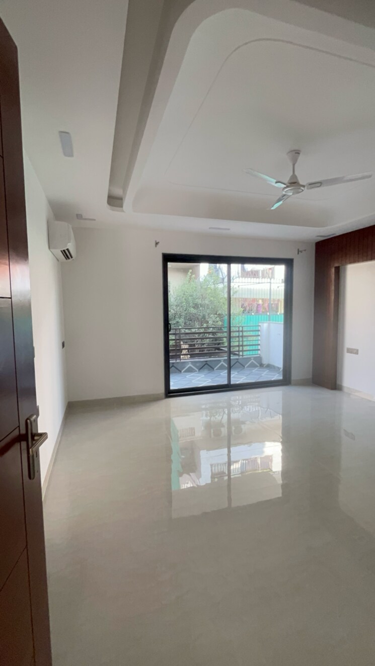 Room, sector 1 4 Bedroom 365 Sq.Yd. Builder Floor In Sector 1 Gurgaon 8125070