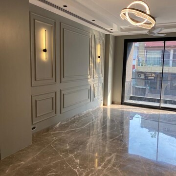 Room in 3 BHK Builder Floor at Unitech South City 1, South City 1 – for Rent